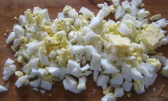 Яйца для крабового салата с сухарями