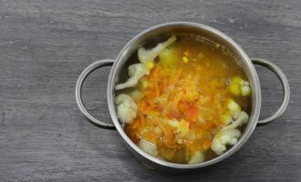 Суп с цветной капустой, кукурузой и плавленым сыром пошаговый рецепт